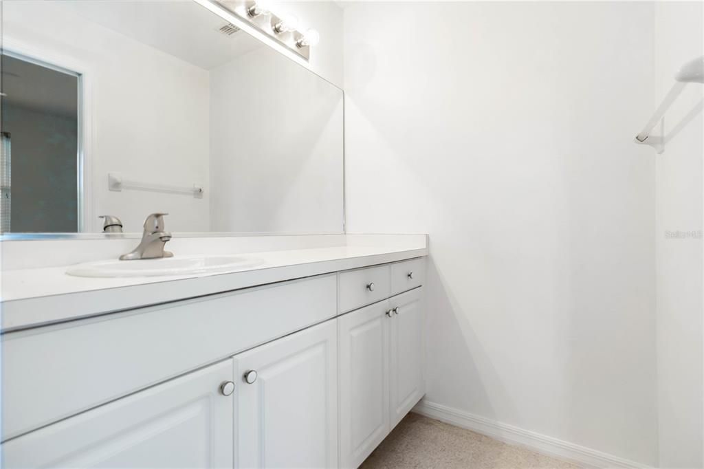 Active With Contract: $270,000 (2 beds, 2 baths, 1068 Square Feet)