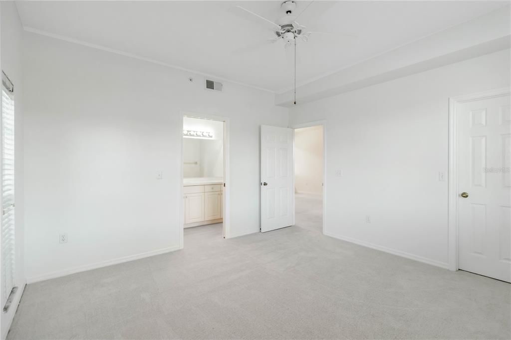 Active With Contract: $270,000 (2 beds, 2 baths, 1068 Square Feet)