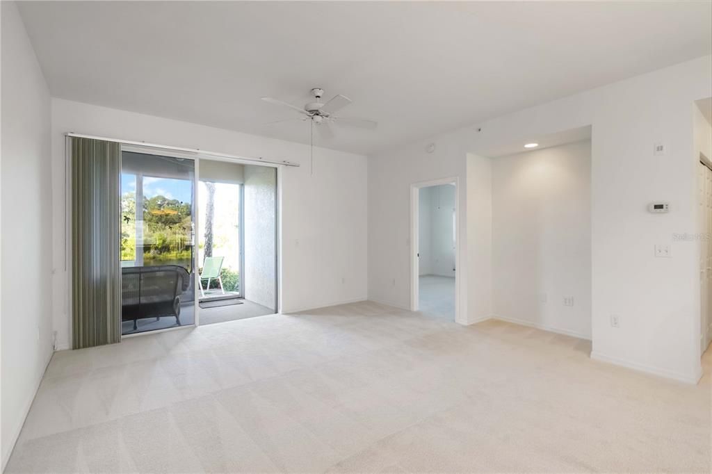 Active With Contract: $270,000 (2 beds, 2 baths, 1068 Square Feet)