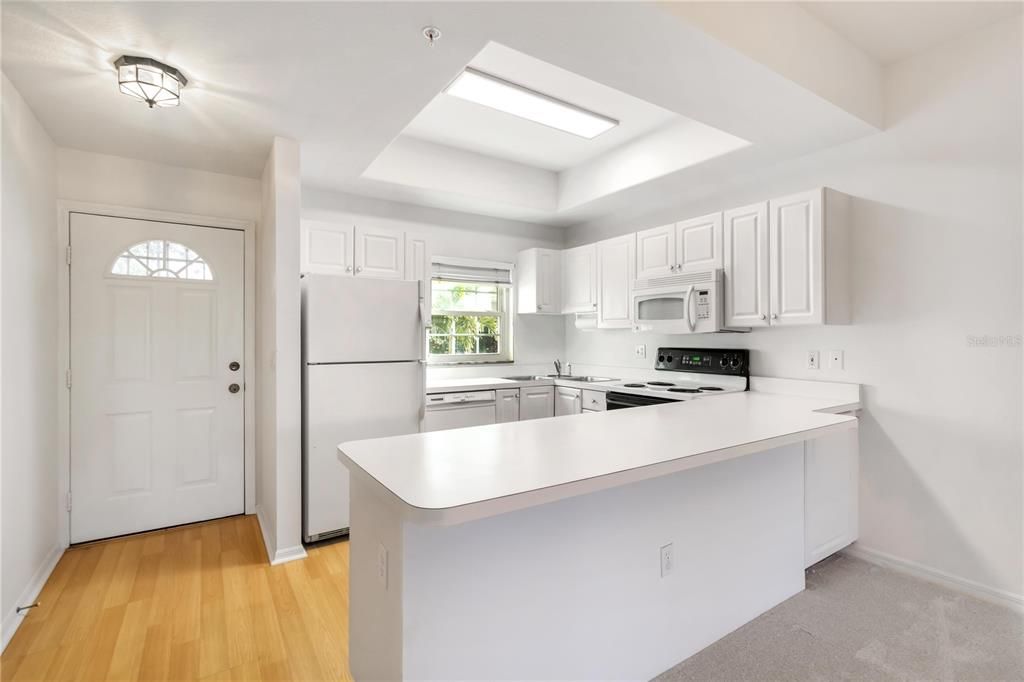 Active With Contract: $270,000 (2 beds, 2 baths, 1068 Square Feet)