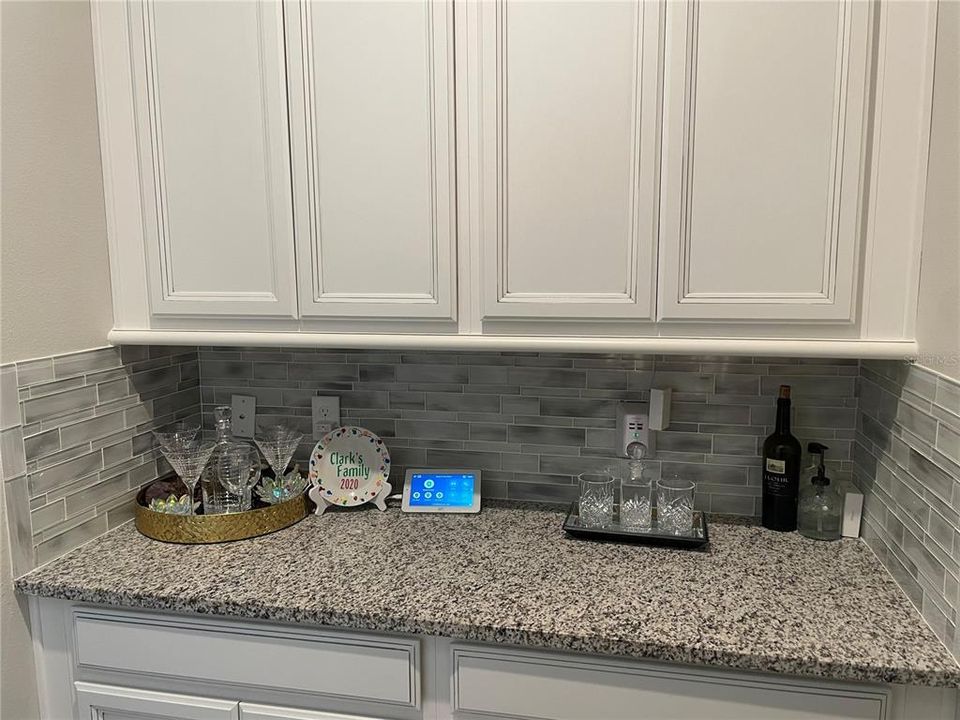 For Rent: $2,880 (4 beds, 3 baths, 2600 Square Feet)