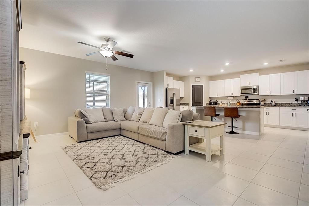 Active With Contract: $415,000 (5 beds, 2 baths, 2264 Square Feet)