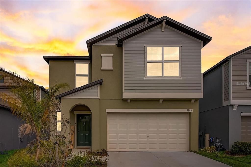 Active With Contract: $415,000 (5 beds, 2 baths, 2264 Square Feet)