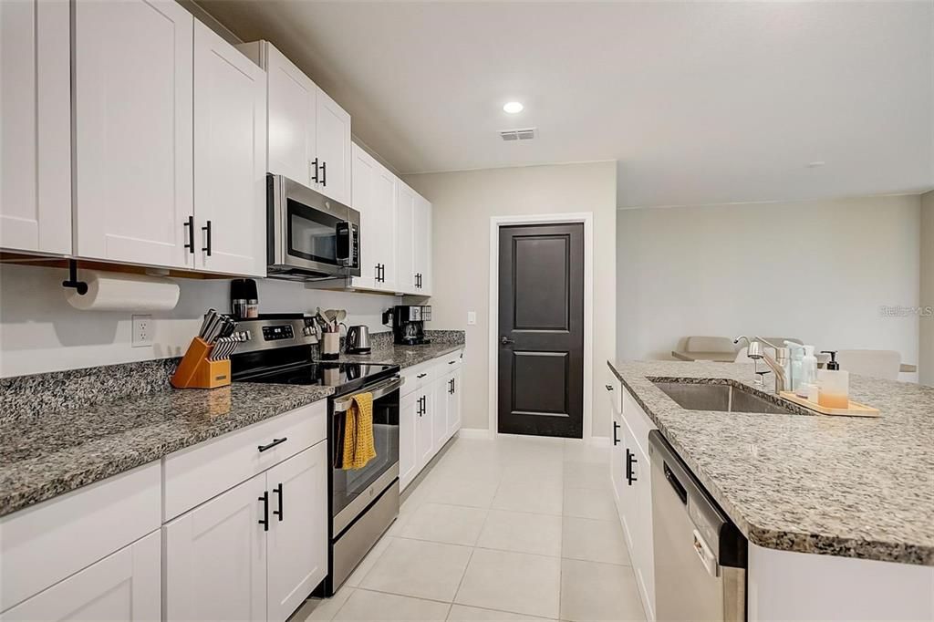 Active With Contract: $415,000 (5 beds, 2 baths, 2264 Square Feet)