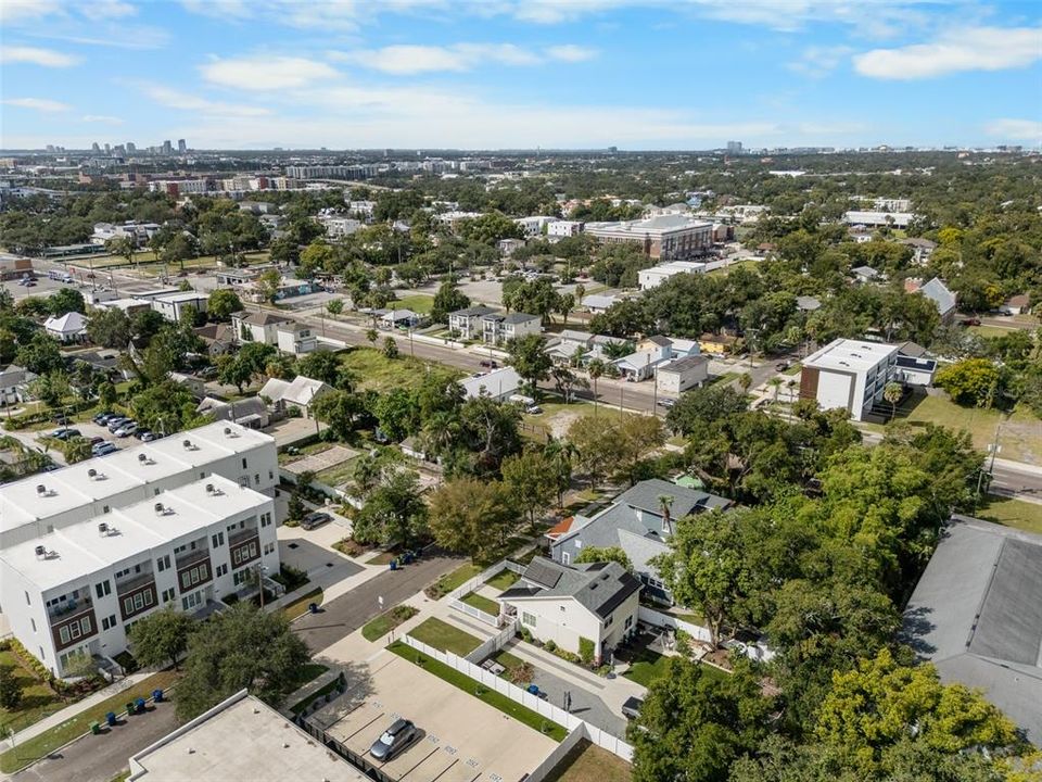 En Venta: $1,100,000 (0.34 acres)