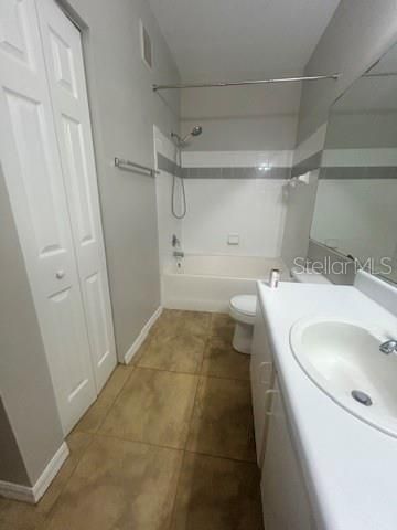 Active With Contract: $1,300 (1 beds, 1 baths, 868 Square Feet)