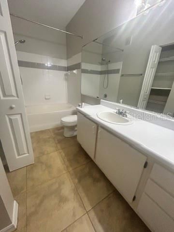 Active With Contract: $1,300 (1 beds, 1 baths, 868 Square Feet)