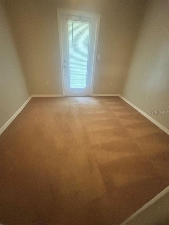 Active With Contract: $1,300 (1 beds, 1 baths, 868 Square Feet)