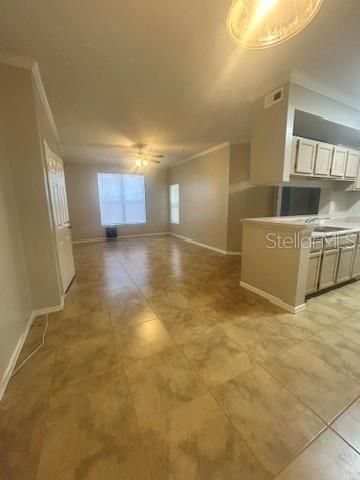 Active With Contract: $1,300 (1 beds, 1 baths, 868 Square Feet)