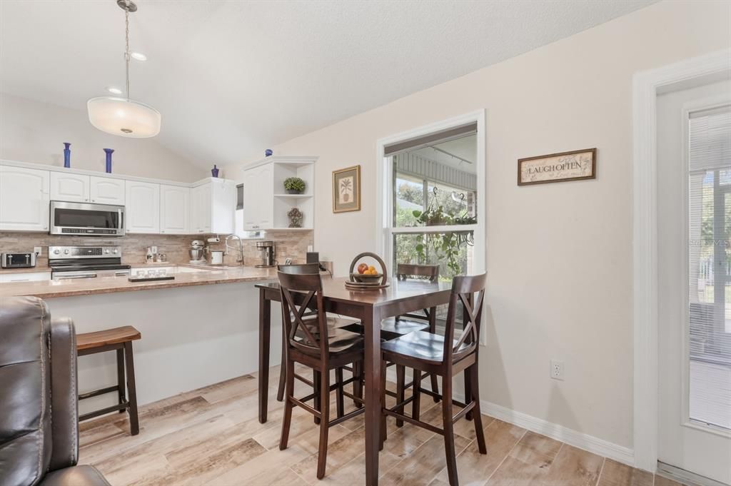 En Venta: $465,000 (3 camas, 2 baños, 2330 Pies cuadrados)