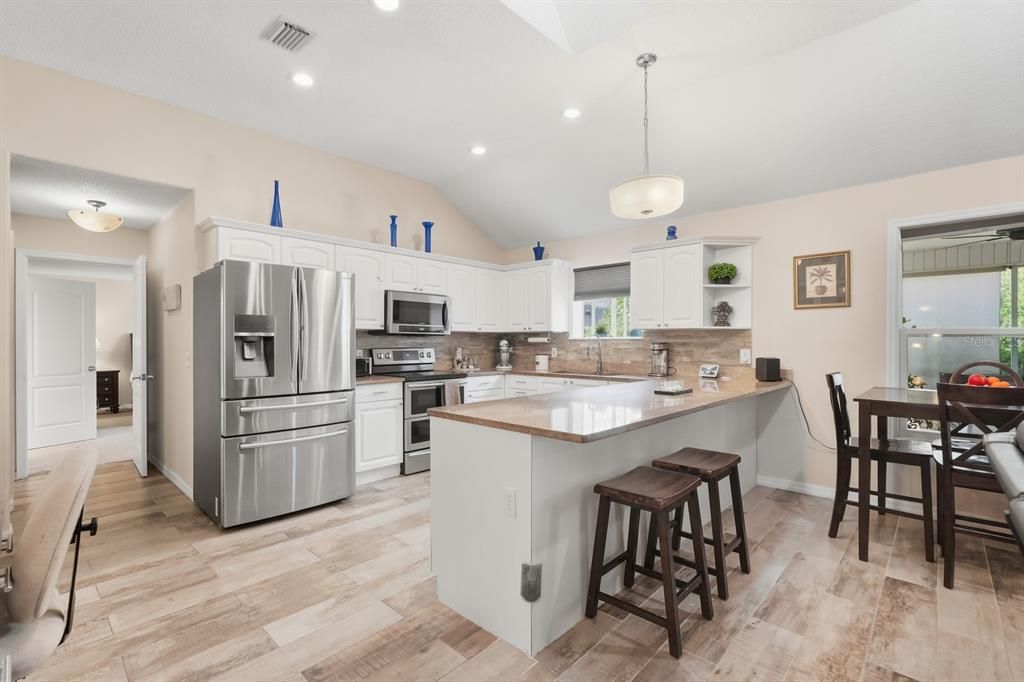 En Venta: $465,000 (3 camas, 2 baños, 2330 Pies cuadrados)