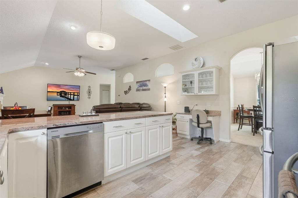 En Venta: $465,000 (3 camas, 2 baños, 2330 Pies cuadrados)