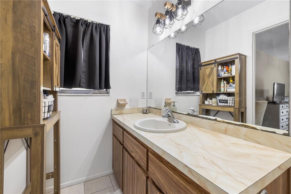 Activo con contrato: $300,000 (3 camas, 2 baños, 1482 Pies cuadrados)