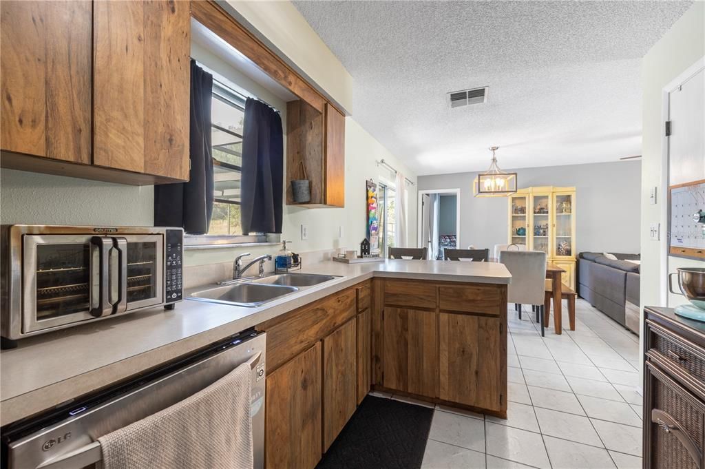 Activo con contrato: $300,000 (3 camas, 2 baños, 1482 Pies cuadrados)