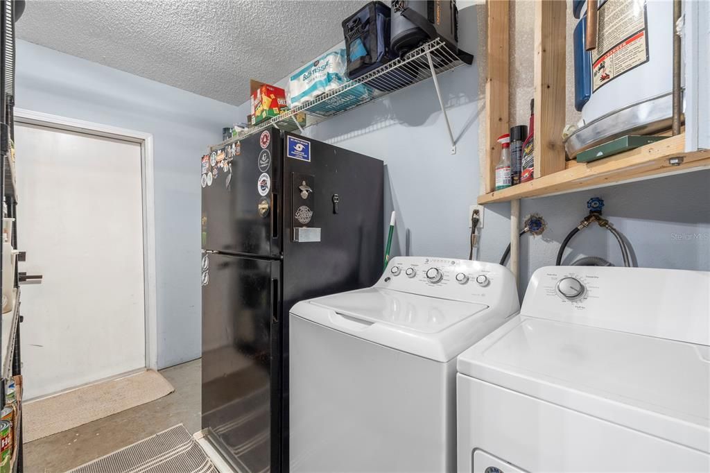 Activo con contrato: $300,000 (3 camas, 2 baños, 1482 Pies cuadrados)