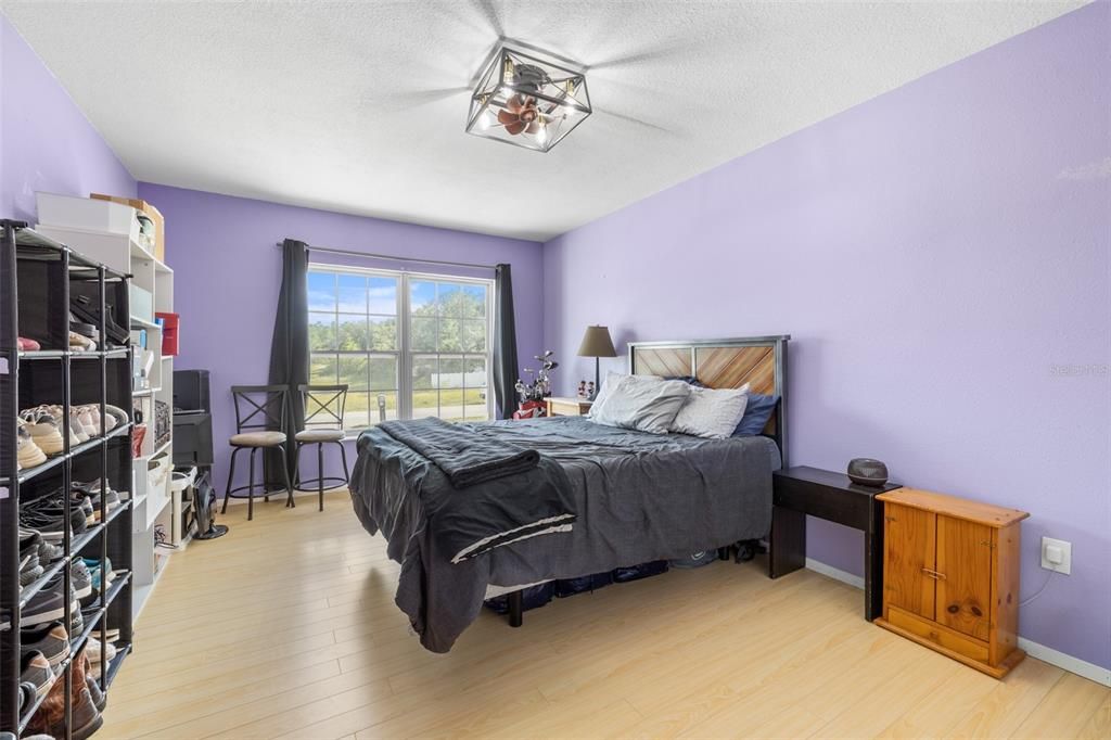 Activo con contrato: $300,000 (3 camas, 2 baños, 1482 Pies cuadrados)