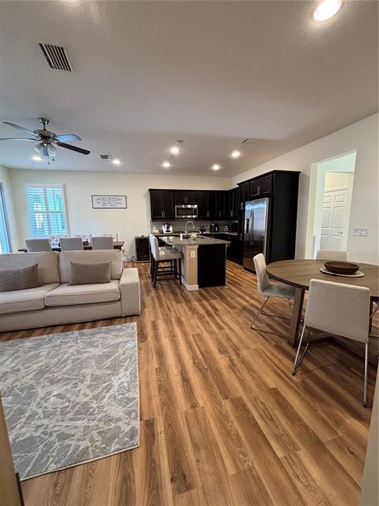 For Rent: $2,500 (2 beds, 2 baths, 1318 Square Feet)