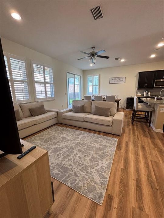 For Rent: $2,500 (2 beds, 2 baths, 1318 Square Feet)