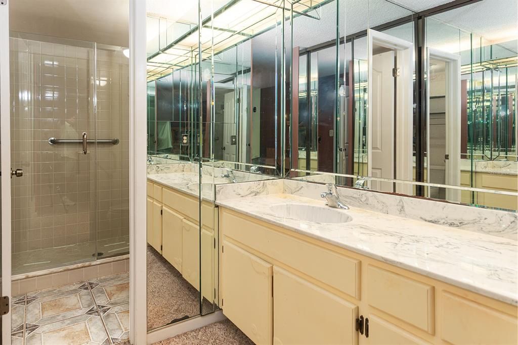 Activo con contrato: $159,900 (2 camas, 2 baños, 1341 Pies cuadrados)