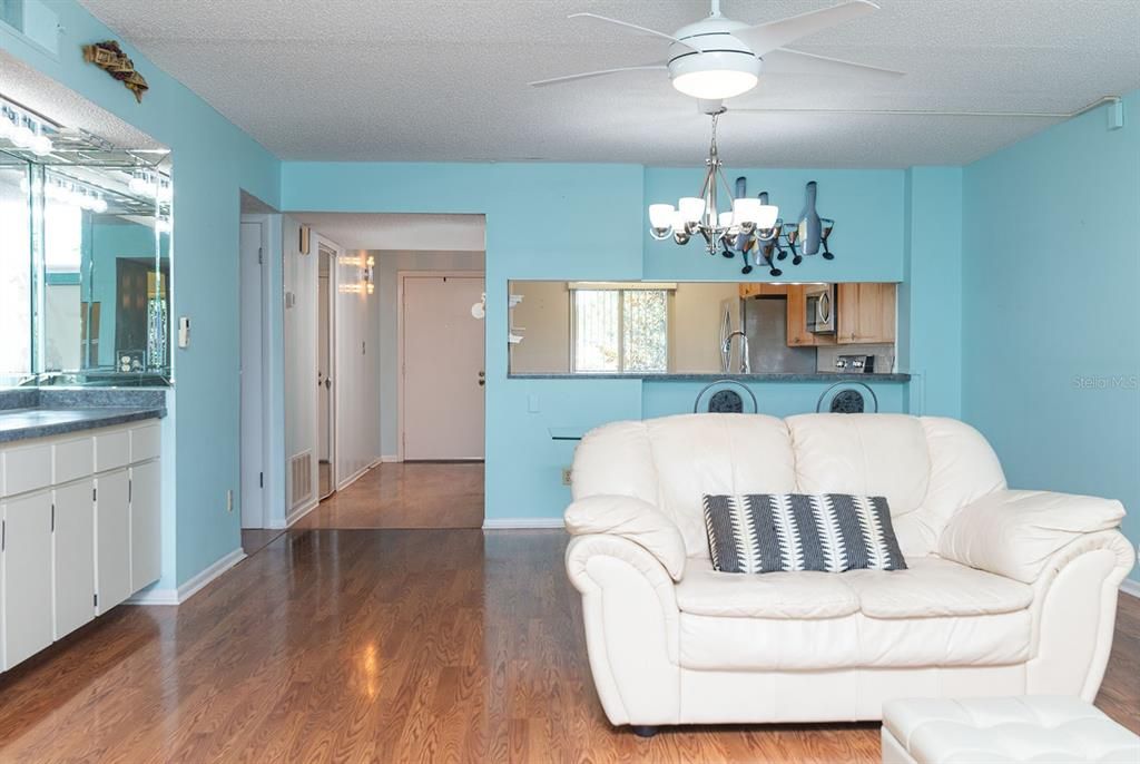 Activo con contrato: $159,900 (2 camas, 2 baños, 1341 Pies cuadrados)