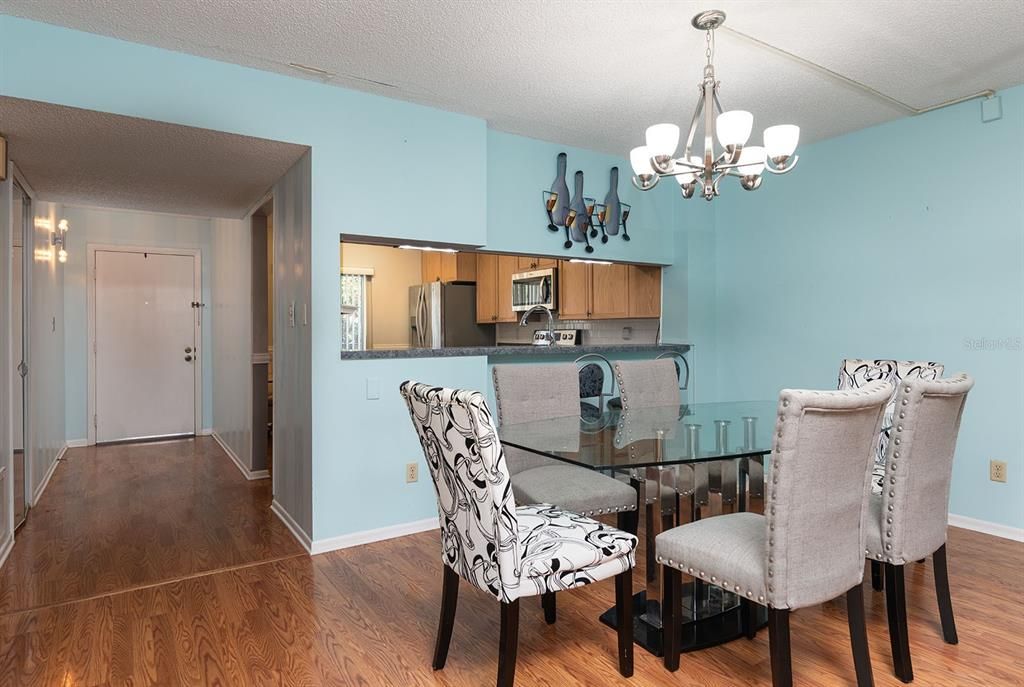 Activo con contrato: $159,900 (2 camas, 2 baños, 1341 Pies cuadrados)