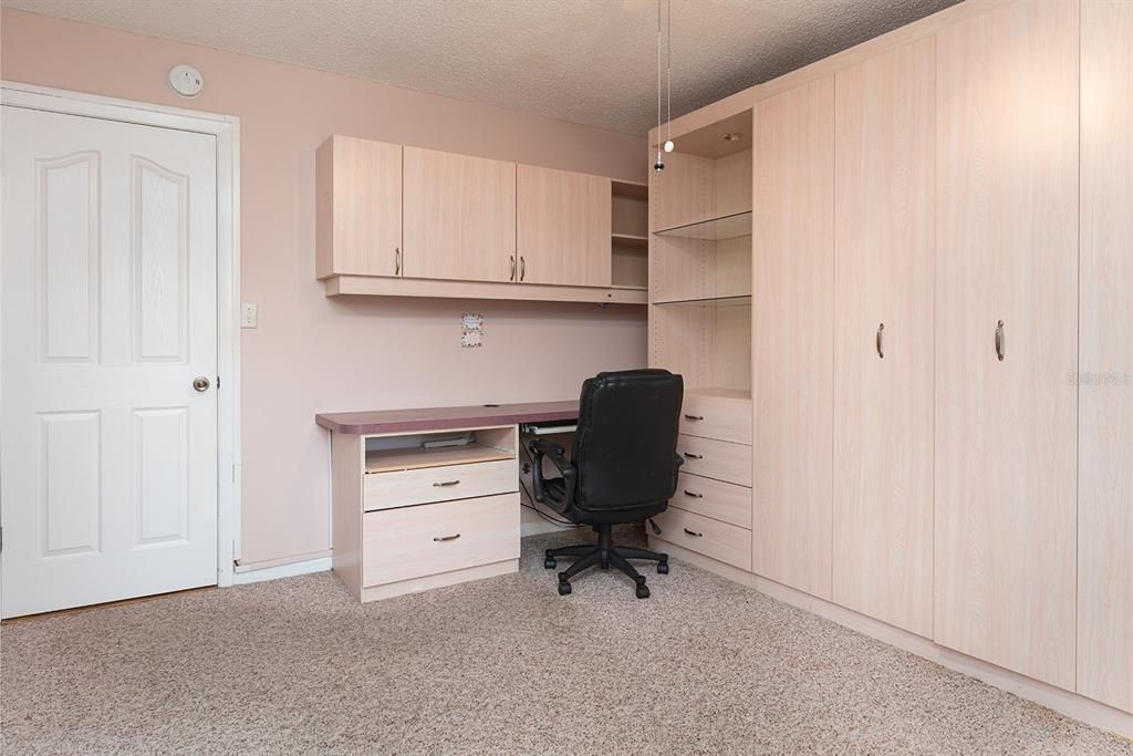 Activo con contrato: $159,900 (2 camas, 2 baños, 1341 Pies cuadrados)