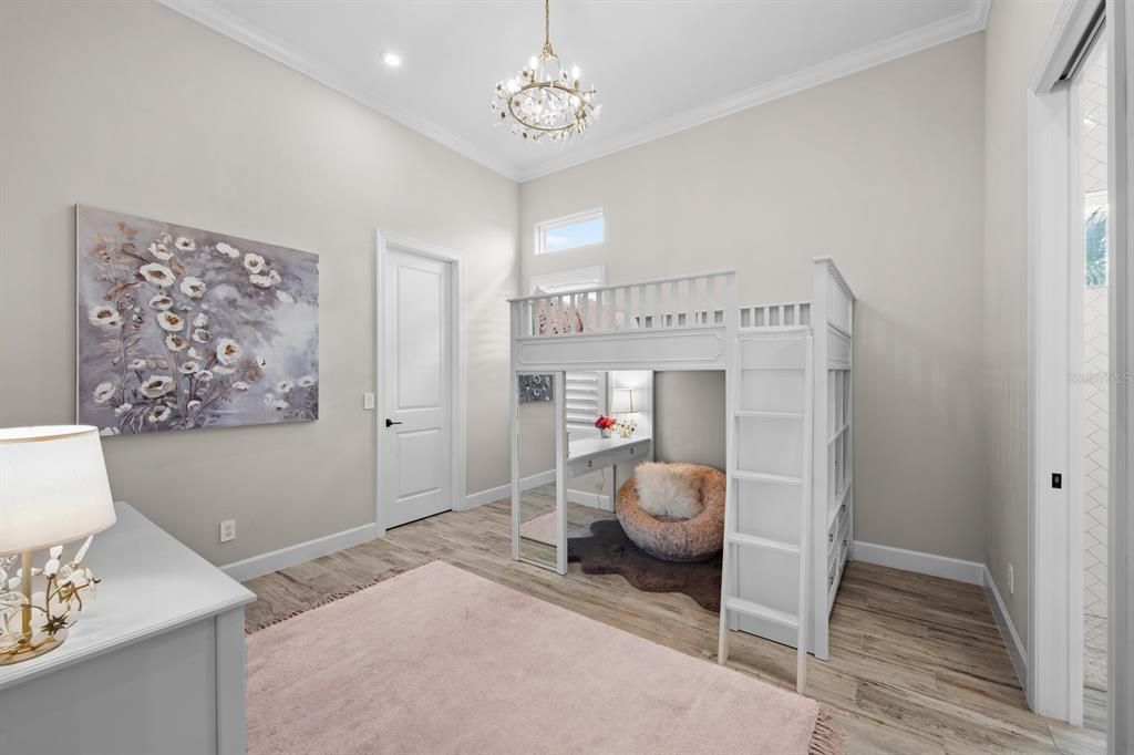 For Sale: $2,995,000 (5 beds, 4 baths, 4793 Square Feet)