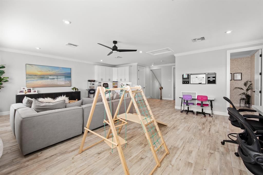 For Sale: $2,995,000 (5 beds, 4 baths, 4793 Square Feet)