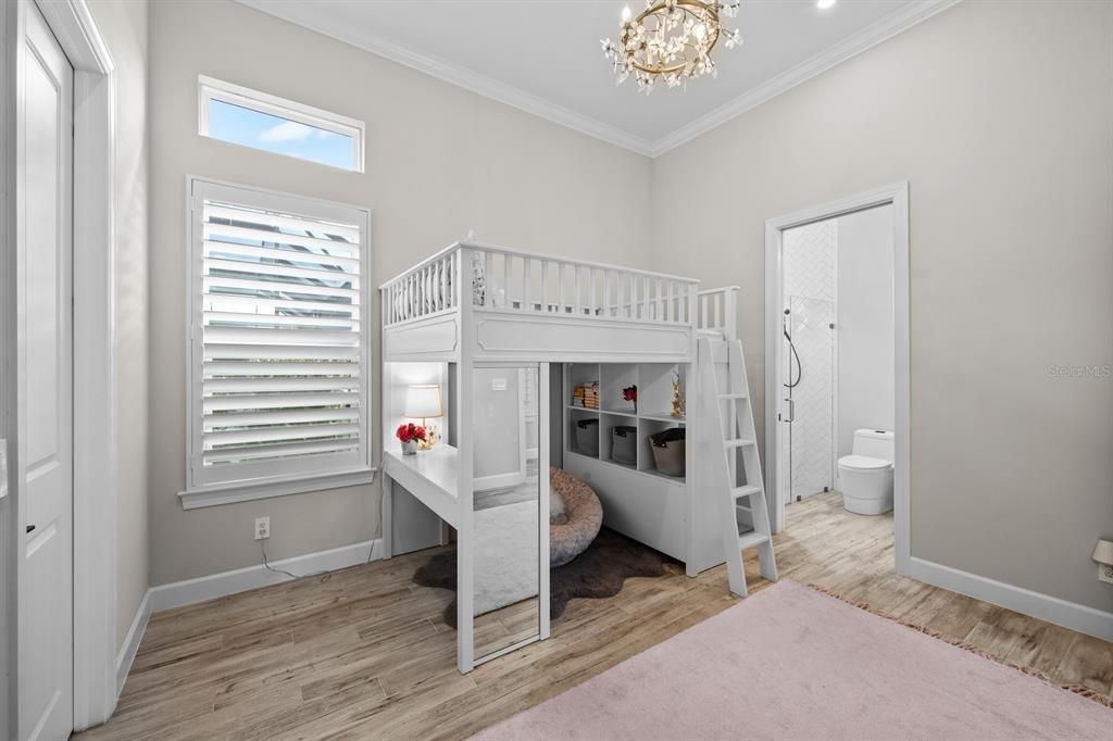 For Sale: $2,995,000 (5 beds, 4 baths, 4793 Square Feet)