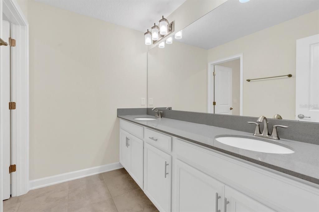 待售: $755,000 (5 贝兹, 3 浴室, 3956 平方英尺)