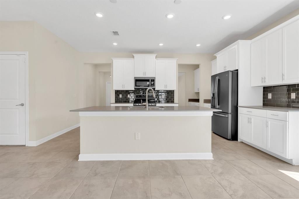 待售: $755,000 (5 贝兹, 3 浴室, 3956 平方英尺)