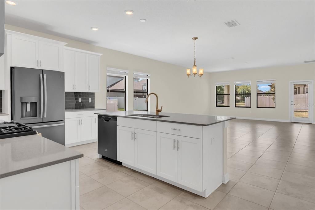 待售: $755,000 (5 贝兹, 3 浴室, 3956 平方英尺)