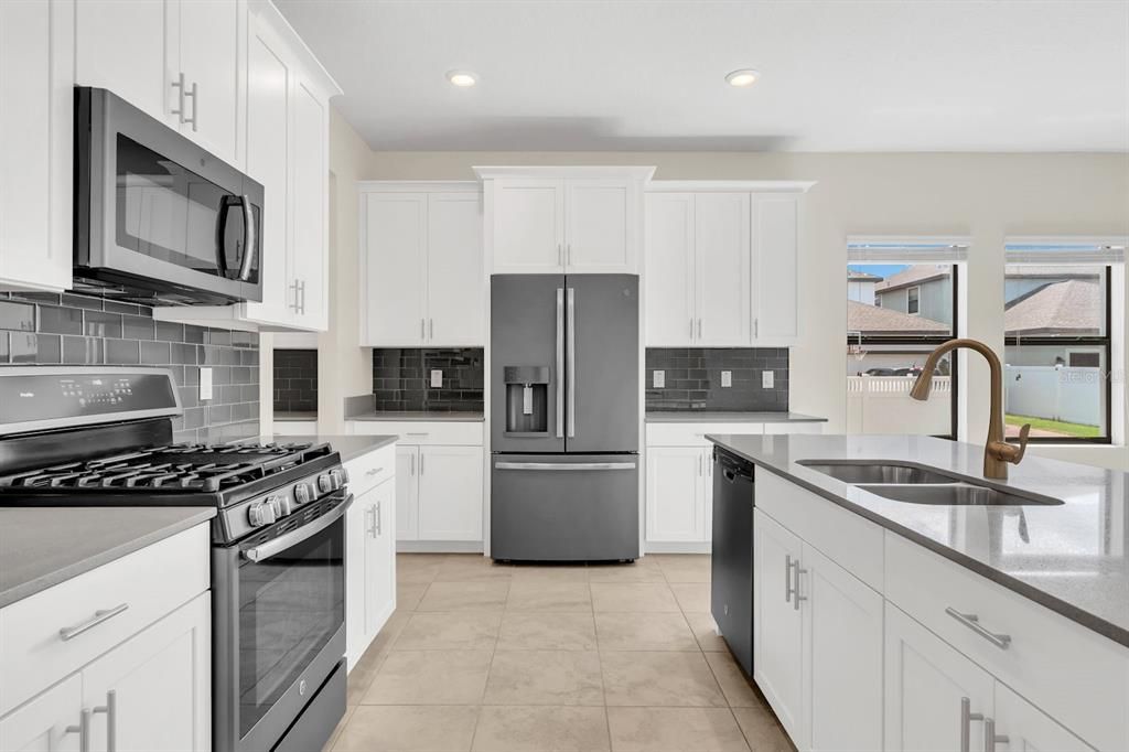 待售: $755,000 (5 贝兹, 3 浴室, 3956 平方英尺)