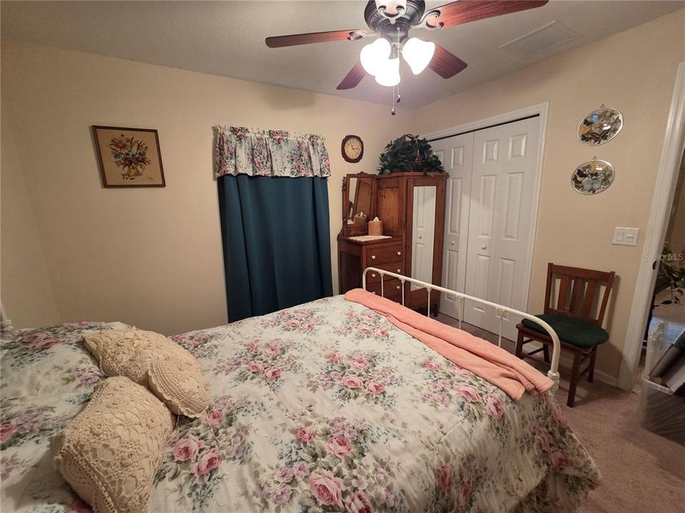 合同活跃: $395,000 (2 贝兹, 1 浴室, 1321 平方英尺)