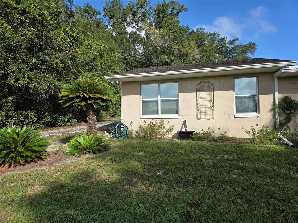 合同活跃: $395,000 (2 贝兹, 1 浴室, 1321 平方英尺)