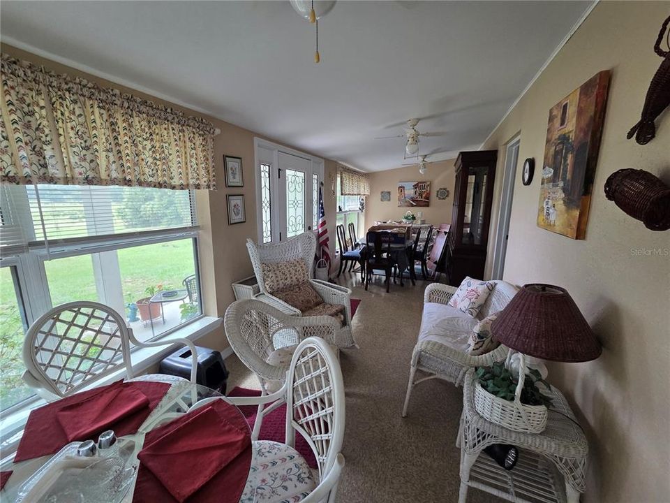 合同活跃: $395,000 (2 贝兹, 1 浴室, 1321 平方英尺)