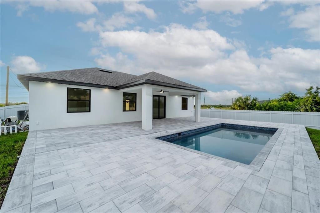 For Sale: $450,000 (3 beds, 2 baths, 1498 Square Feet)