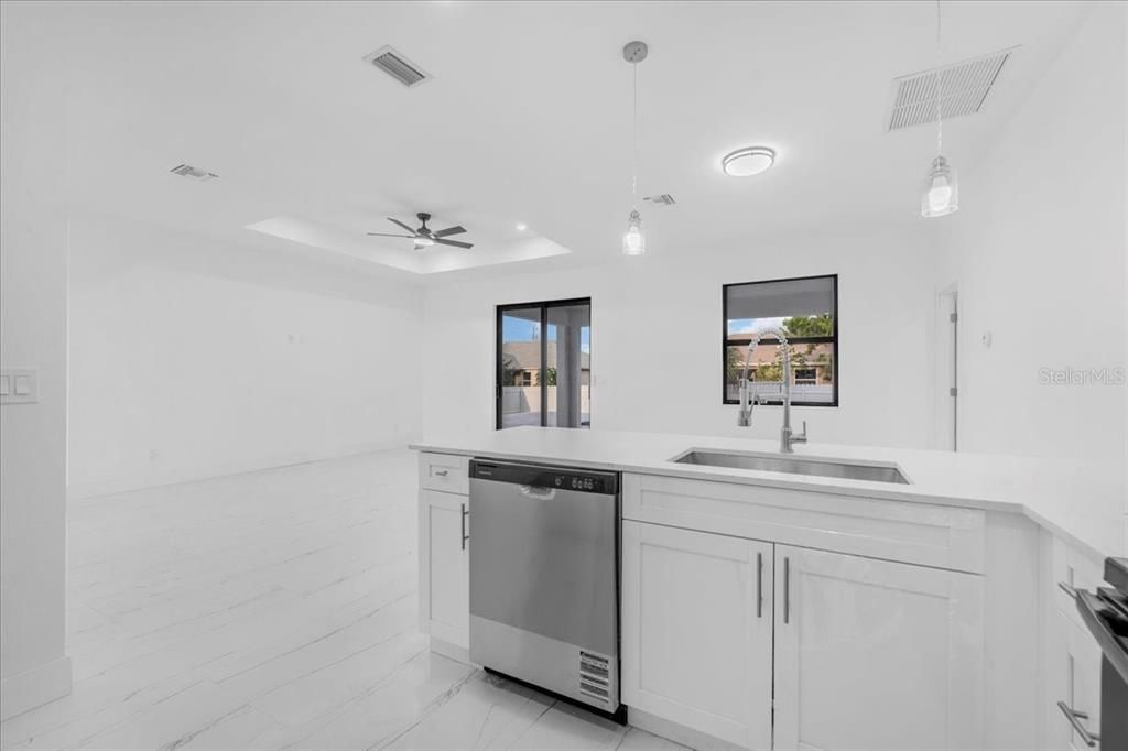 For Sale: $450,000 (3 beds, 2 baths, 1498 Square Feet)