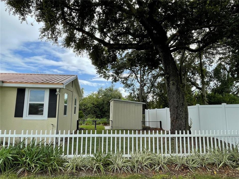 For Sale: $399,000 (2 beds, 1 baths, 1266 Square Feet)