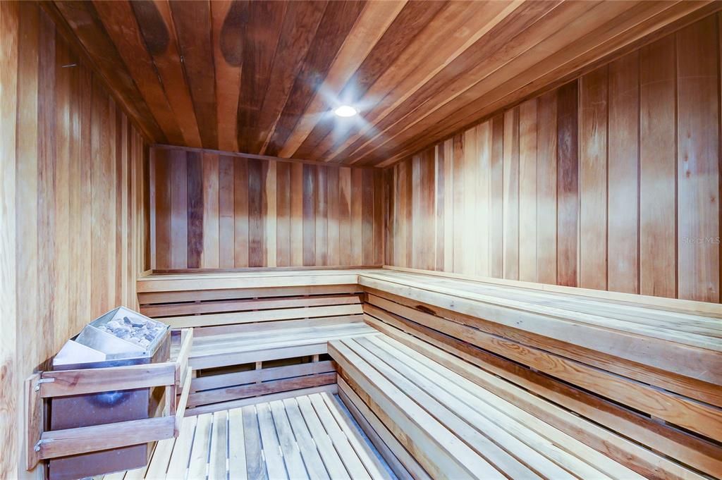 合同活跃: $269,900 (2 贝兹, 2 浴室, 1055 平方英尺)