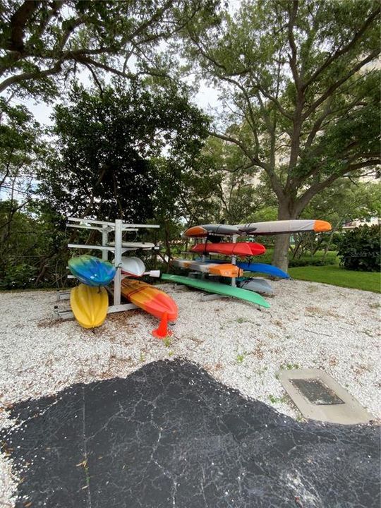 合同活跃: $269,900 (2 贝兹, 2 浴室, 1055 平方英尺)