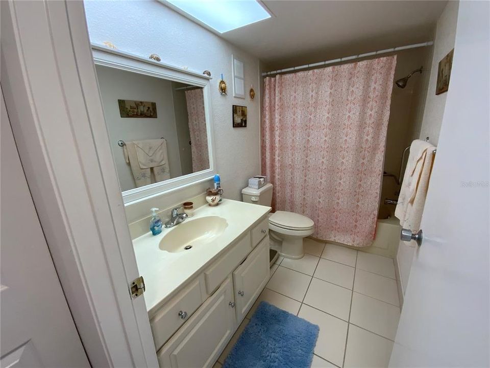 合同活跃: $269,900 (2 贝兹, 2 浴室, 1055 平方英尺)