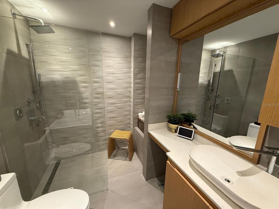 En Venta: $610,000 (4 camas, 3 baños, 1648 Pies cuadrados)