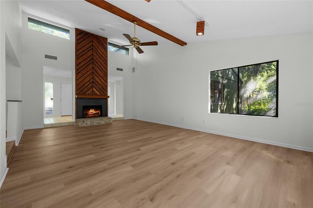 Active With Contract: $369,000 (3 beds, 2 baths, 1941 Square Feet)