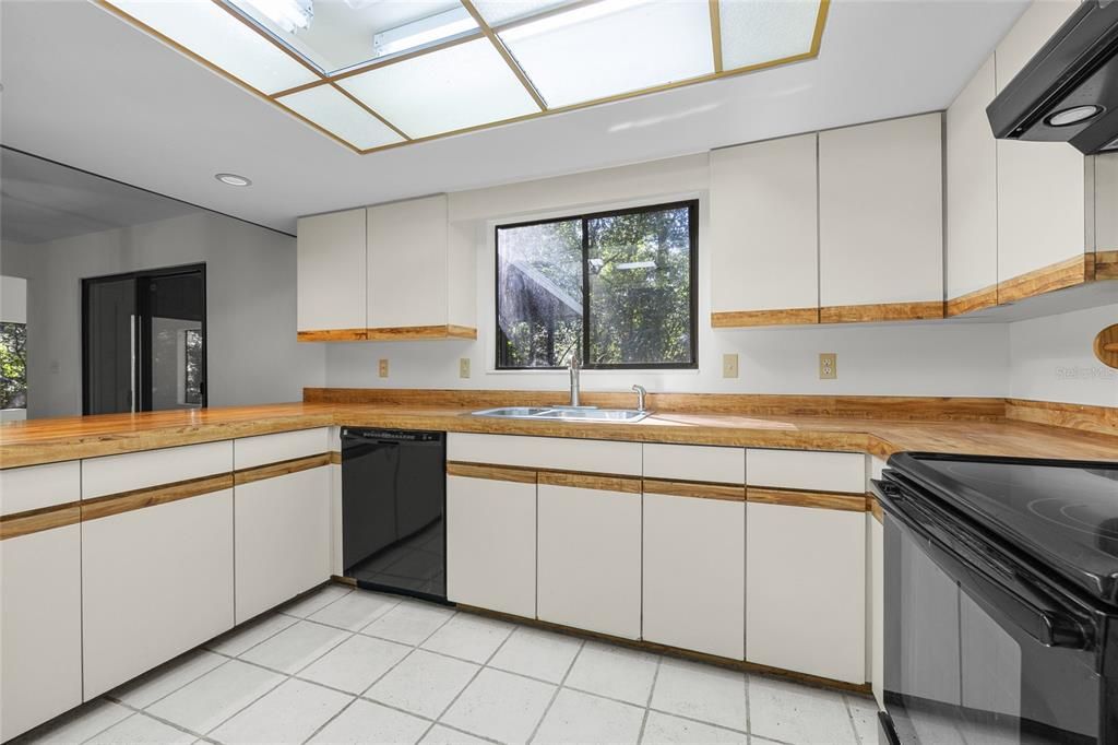 Active With Contract: $369,000 (3 beds, 2 baths, 1941 Square Feet)