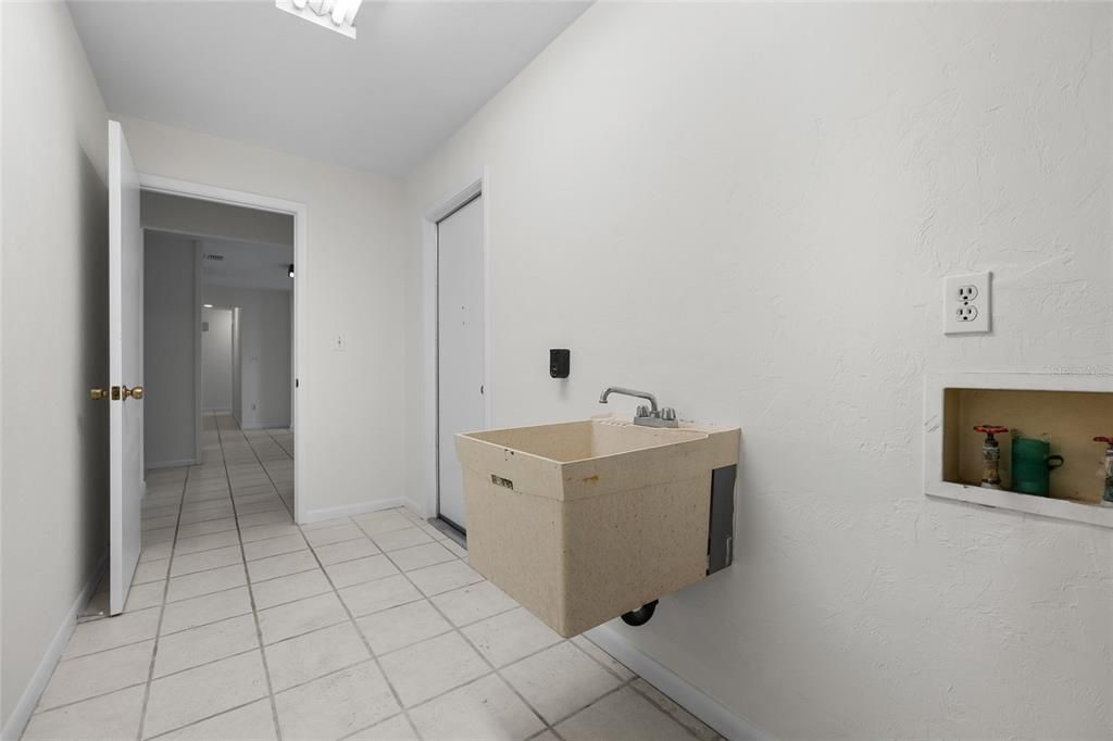 Active With Contract: $369,000 (3 beds, 2 baths, 1941 Square Feet)