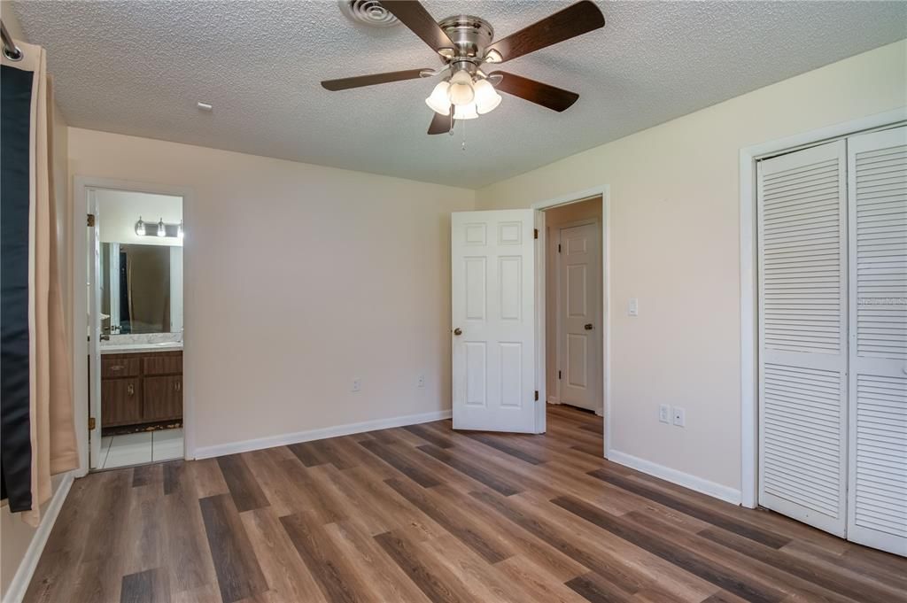 Active With Contract: $2,000 (3 beds, 2 baths, 1728 Square Feet)