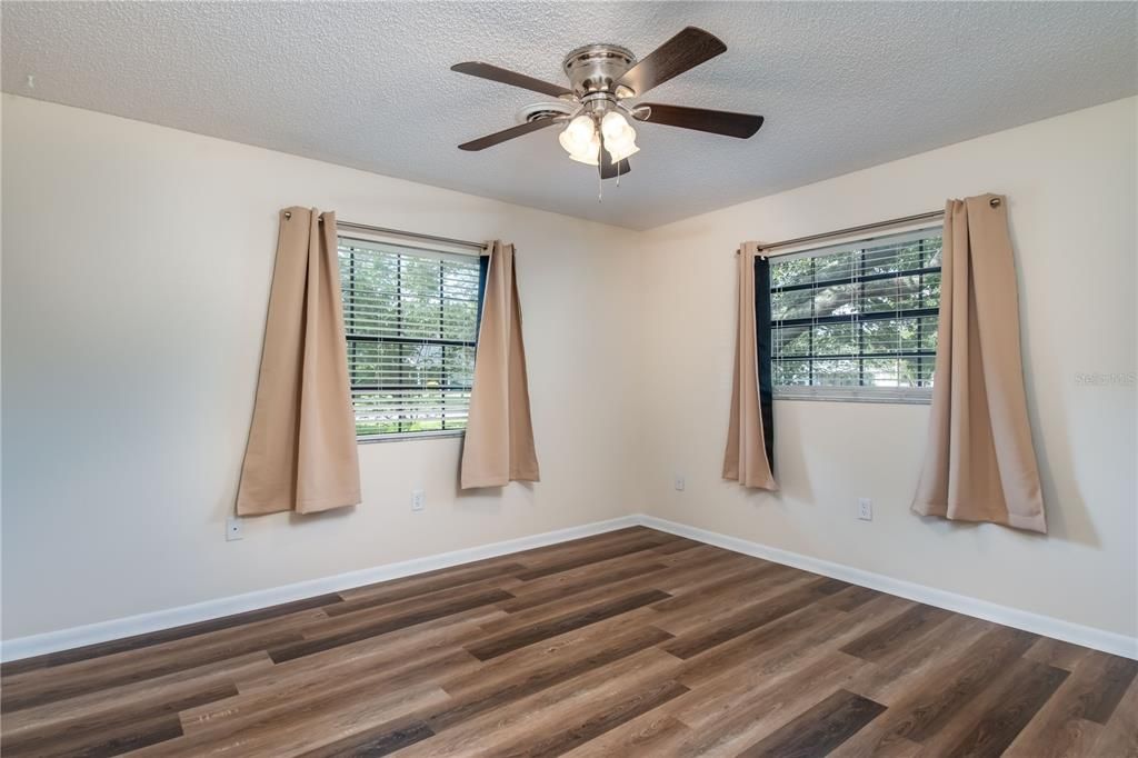 Active With Contract: $2,000 (3 beds, 2 baths, 1728 Square Feet)