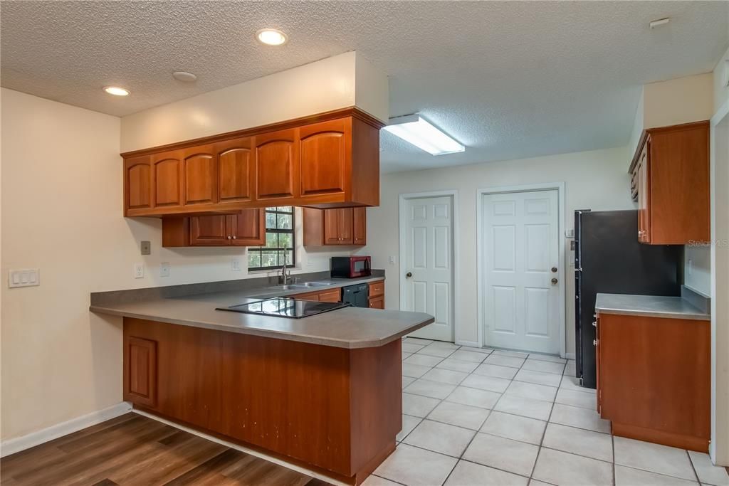 Active With Contract: $2,000 (3 beds, 2 baths, 1728 Square Feet)