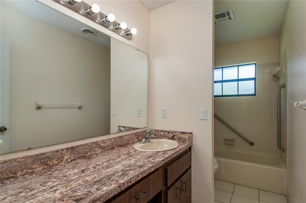 Active With Contract: $2,000 (3 beds, 2 baths, 1728 Square Feet)